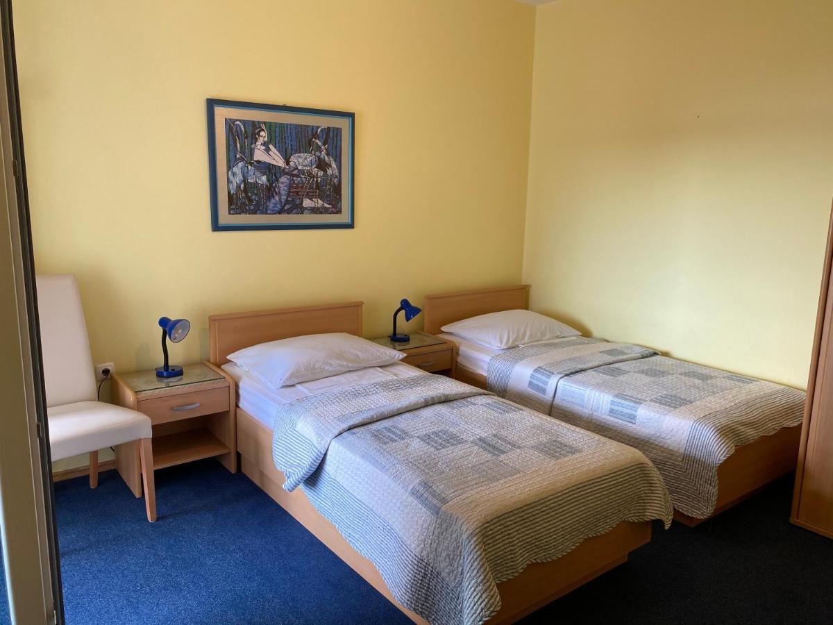 Family Apartments Vesna- 100 M Beach -Center 茨里克韦尼察 外观 照片