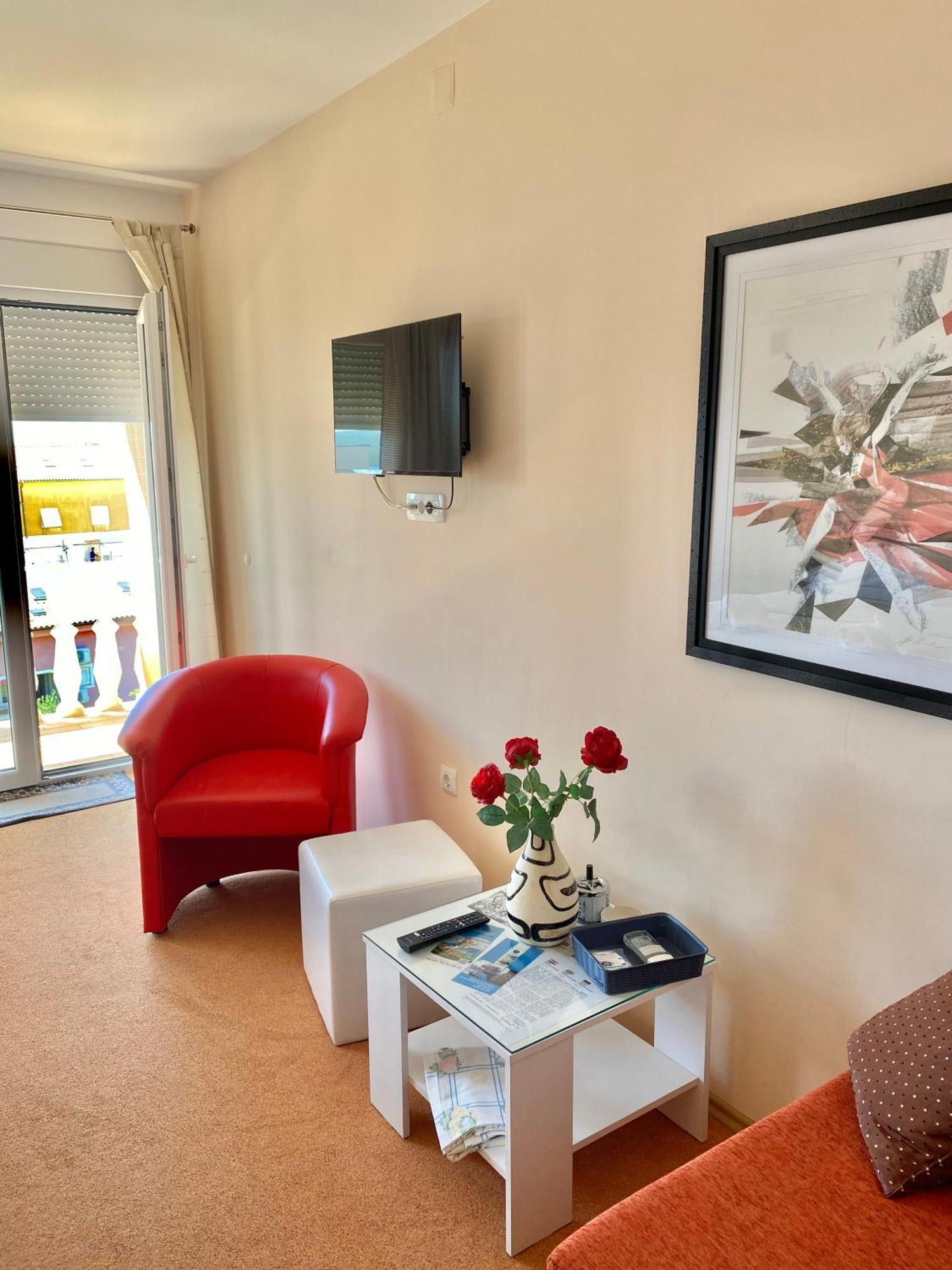 Family Apartments Vesna- 100 M Beach -Center 茨里克韦尼察 外观 照片