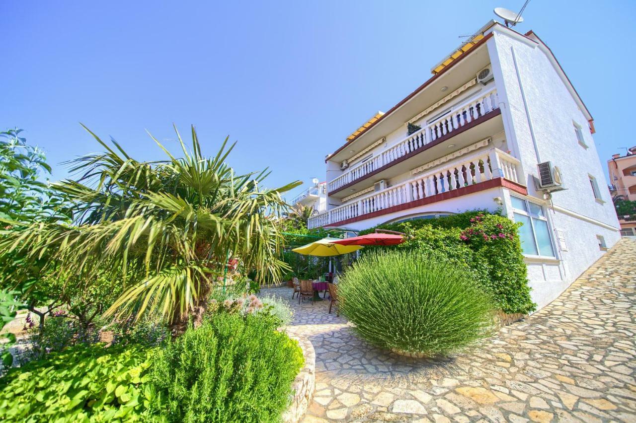 Family Apartments Vesna- 100 M Beach -Center 茨里克韦尼察 外观 照片